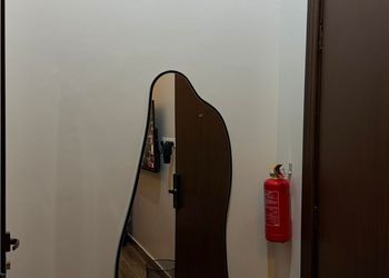 استديو بأثاث مريح وبسيط 