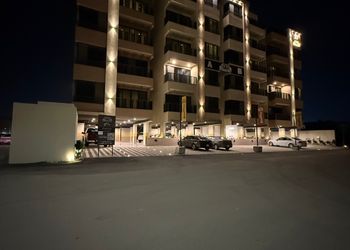 استديو بسرير ماستر وجلسة جانبية