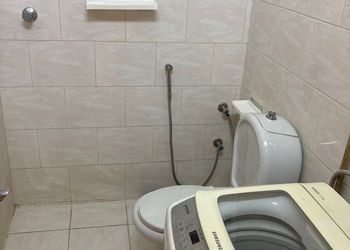 استديو بأثاث مريح وبسيط 