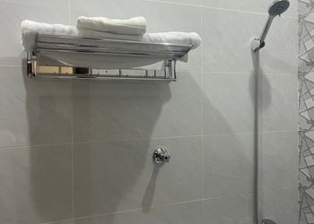 شقة بصالة وغرف نوم