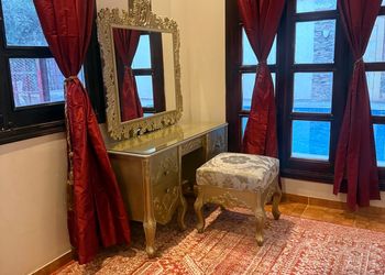 فيلا بغرف نوم ومجالس وخيمة ومسبح