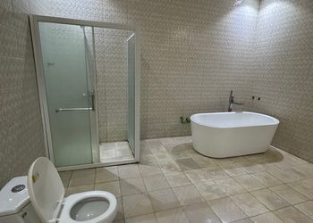 شاليه بمسبح وجلسة خارجية