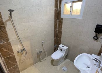غرفة نوم مريحة وصالة جذابة