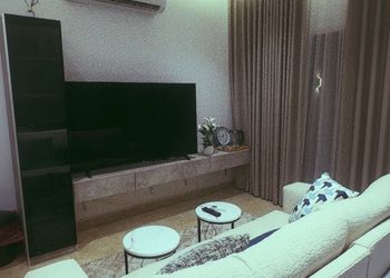 استديو بسرير ماستر وأثاث مريح 
