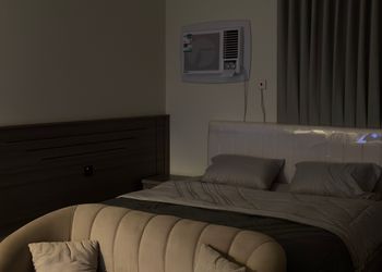 استديو بسرير ماستر وجلسة جانبية