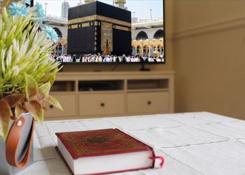 شقة بصالة وثلاث غرف نوم