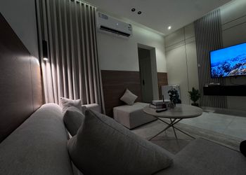استديو بسرير مريح وتصميم هادئ 