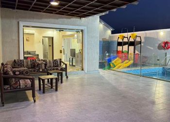 شاليه بغرفتين نوم و جلسة خارجية