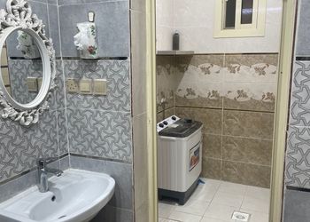 شقة بغرفة معيشة وغرفتين نوم 