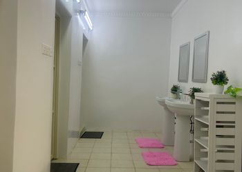 استراحة بمجلس وفناء خارجي 