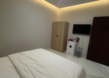 استديو بأثاث مريح وبسيط 