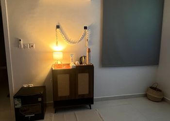 استديو بسرير ماستر وجلسة جانبية 