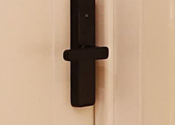 استديو بأثاث مريح وبسيط 