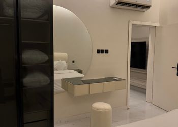 شقة بدخول ذاتي وغرفة نوم مريحة 