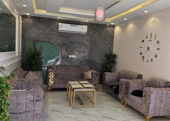 شاليه بمسطح اخضر وجلسة خارجية