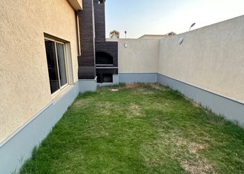 شاليه بألعاب مائية ومسطح اخضر