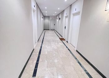 شقة بصالة أنيقة ودخول ذاتي