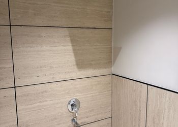استديو بأثاث مريح وبسيط 