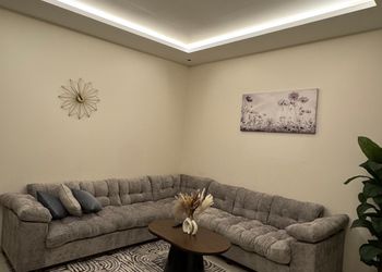 شقة بصالة انيقة ودخول ذاتي