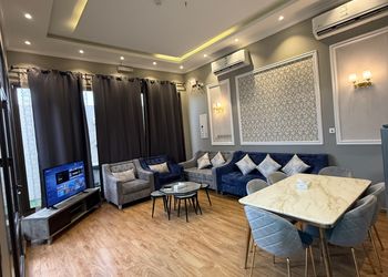 شالية بمجلس مطل على المسبح 