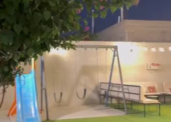 شاليه بمسبح داخلي وجلسة خارجية