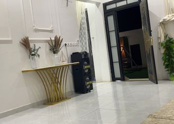 شاليه بمسبح خارجي وجلسة خارجية
