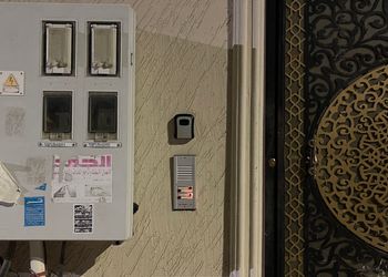 استديو بأثاث مريح وبسيط 