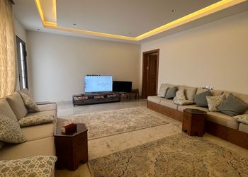 استراحة بمسطح اخضر وجلسة