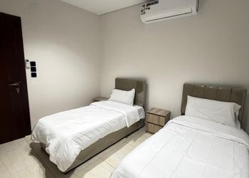 شقة بغرفة معيشة وغرفتين نوم 