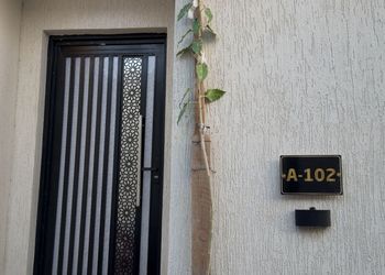 استديو مع حوش خاص بأثاث حديث