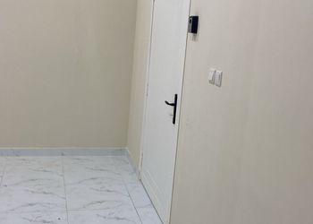 شقة بصالة جلوس وغرفة نوم 