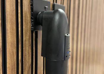 استديو بأثاث مريح وبسيط 