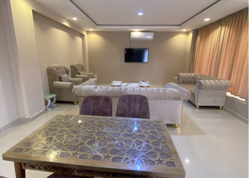 شاليه بمسطح اخضر و مسبح