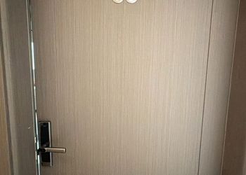 استديو بسرير ماستر وأثاث مريح 
