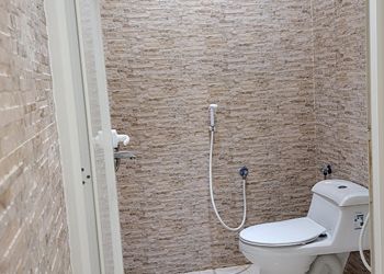 استراحة ببيت شعر وفناء خارجي