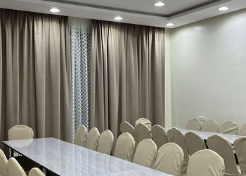 شالية بمجلس مطل على الحديقة .