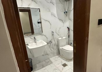 استديو بأثاث مريح وبسيط 