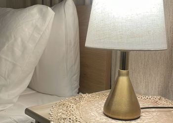 استديو بأثاث مريح وبسيط 