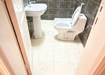 شقة بغرفة معيشة وغرفة نوم 