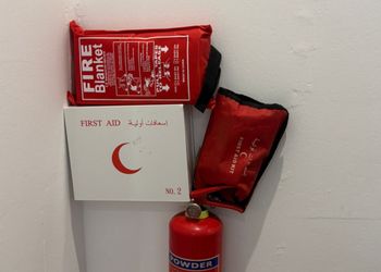 شقة بغرفة معيشة وغرفة نوم 