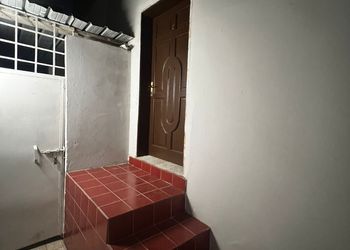 استديو بأثاث مريح وبسيط 