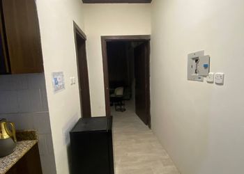 استديو بأثاث مريح وبسيط 