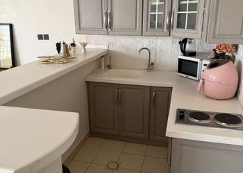 شاليه بمسبح خارجي وجلسة خارجية