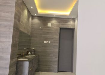 استراحة بمجالس واسعة وفناء خارجي