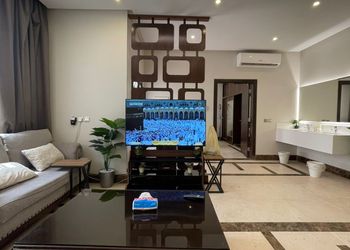 شاليه بغرفة نوم مطلة على المسبح