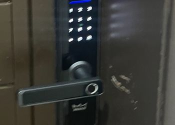 شقة بصالة مريحة وغرفتين نوم 