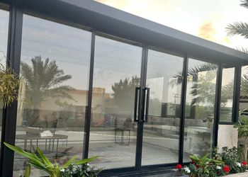 شاليه بمسطح اخضر ومسبح
