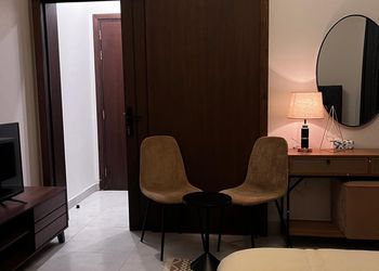 استديو بسرير ماستر وأثاث مريح 