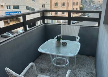 شقة بصالة و غرفة نوم 