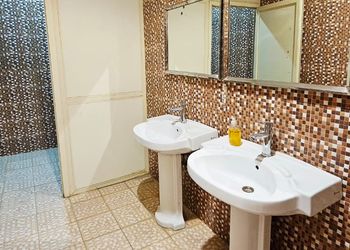 شاليه بمسبح وجلسه خارجيه